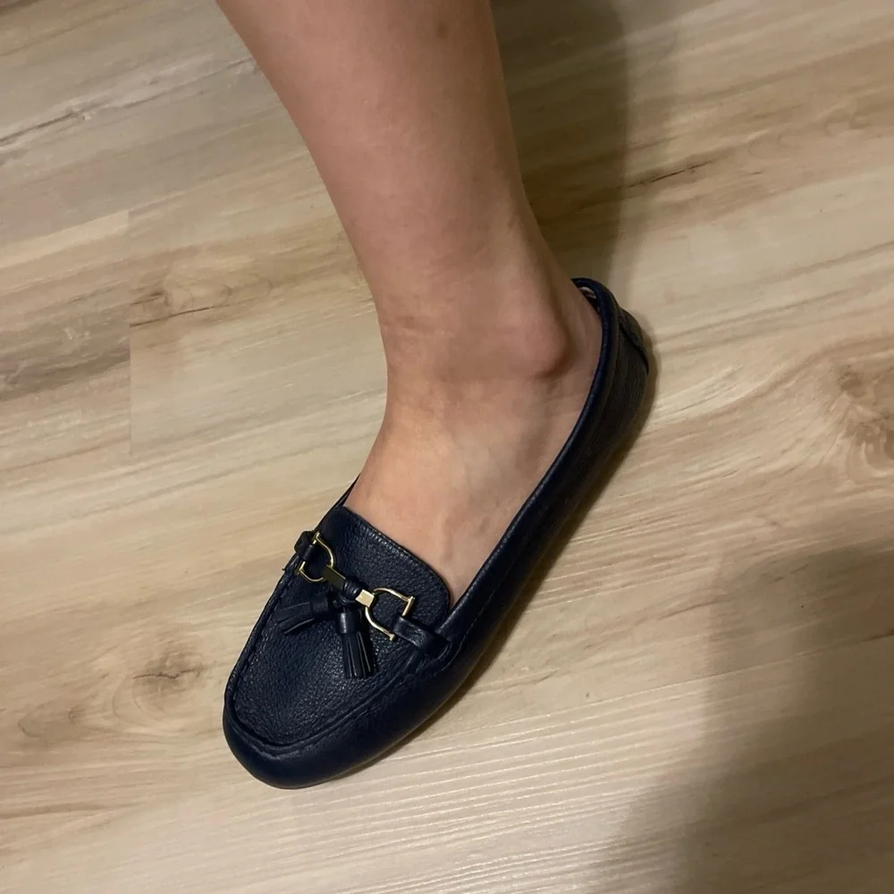 Talbots Navy Blue Leather Loafers with Gold Hardware Made In Vietnam Size 8M